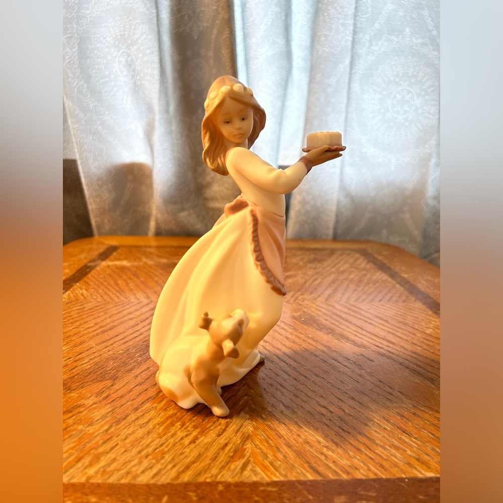Vintage 1991 Golden Memories Lladro Daisa Handmade in Spain Girl With Cake